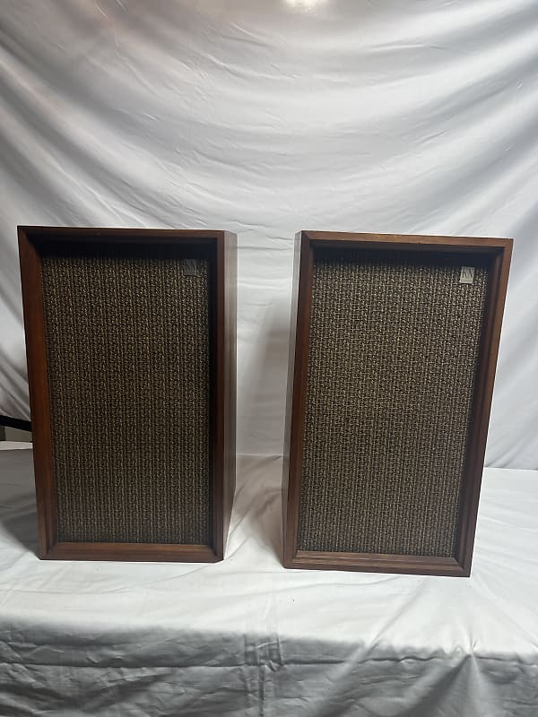 Knight 2350A 1965-1975 - Walnut  			