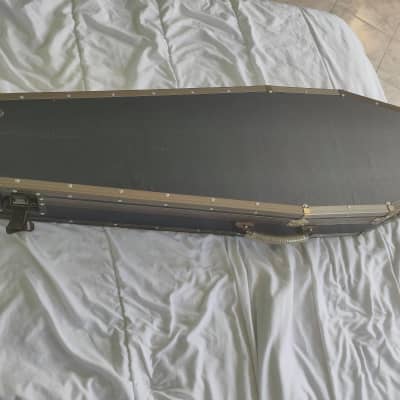 Warwick casket guitar case WCK 10706 B/R/SB image 2