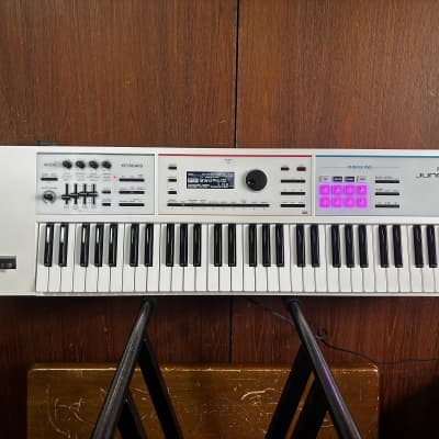 Roland JUNO-DS 61 61-key Synthesizer Special Edition White w/ gig bag juno-ds61w