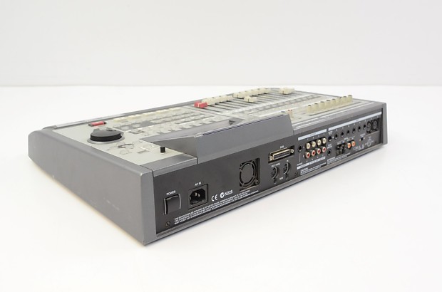 Roland VS-1824CD 24-Bit Digital Studio Workstation w/ VS8F-2