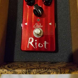 Suhr riot red 赤 Suhr Riot Crimson Red Limited Edition Distortion Pedal | Reverb