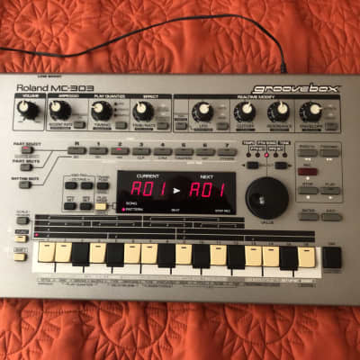 ローランド / Roland MC-303+sobrape.com.br