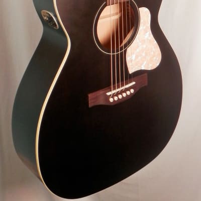 Art & Lutherie Legacy Faded Black Acoustic-Electric Guitar