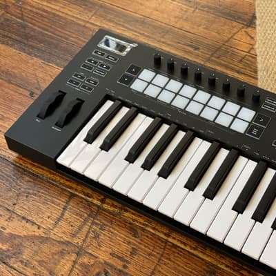 Novation Launchkey 49 MK3 MIDI Controller