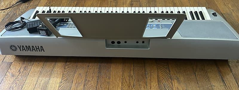 Yamaha DGX-200 Portable Grand digital piano with music stand