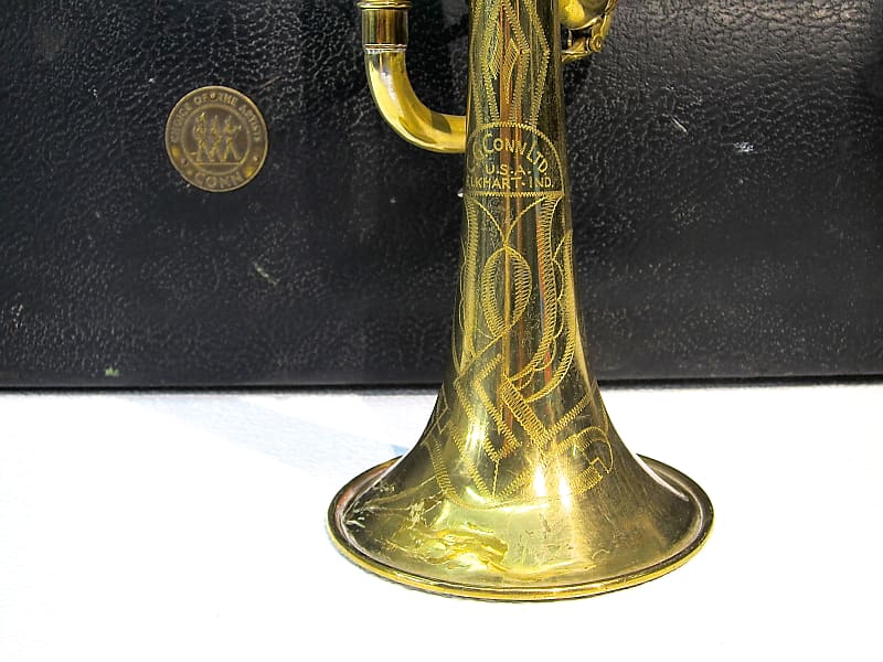 Vintage 1942 C.G. Conn Trumpet Gold Brass Deco Engraved B Flat Trumpet with  1st Valve Trigger & OHSC