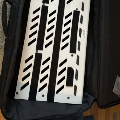 Gator GPB-XBAK-WH Extra-large Aluminum Pedal Board with Carry Case 2010s - White image 3