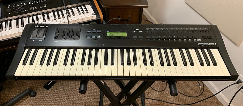 Alesis QS8  Vintage Synth Explorer