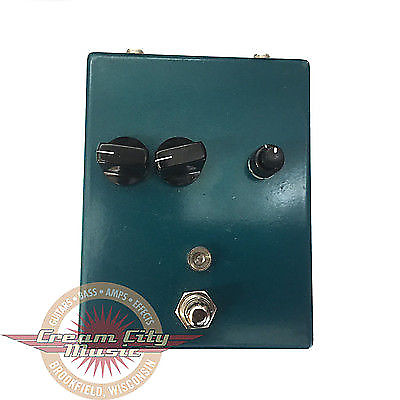 BOSS TR-2 Tremolo Keeley MOD Guitar Effect Pedal Made in