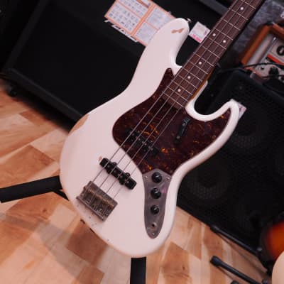 Squier Classic Vibe '60s Jazz Bass with Rosewood Fretboard image 6
