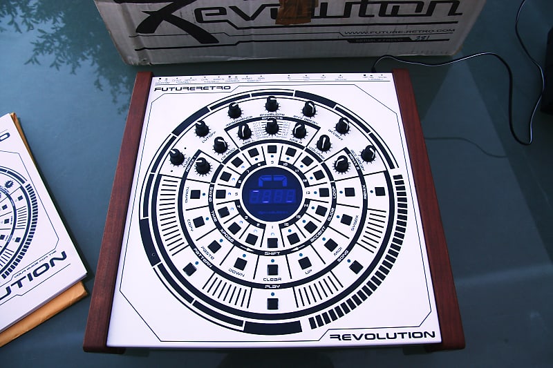 Future Retro  Revolution - as MINT as it gets, original PSU, Box, Manual image 1