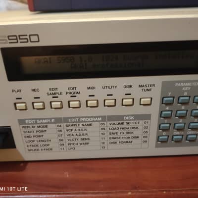 Akai S-950 Sampler