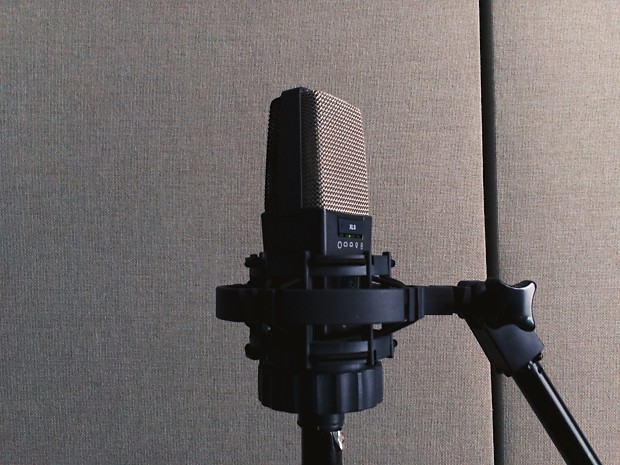 AKG C414 B XLS Large Diaphragm Multipattern Condenser Microphone image 1