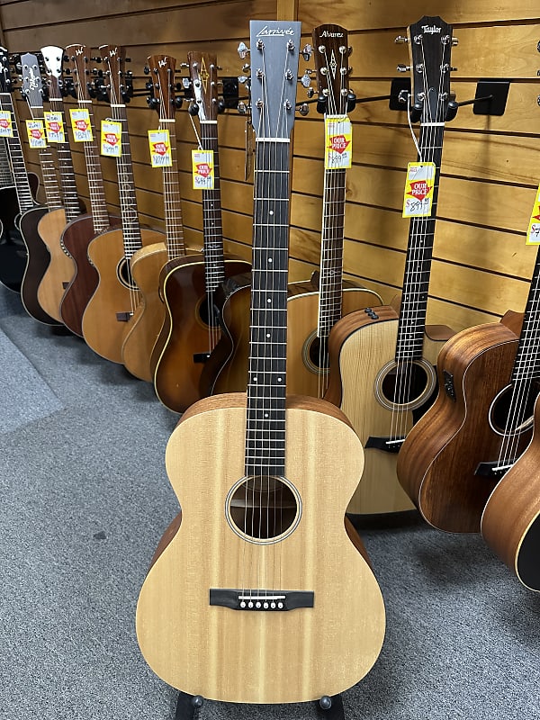 Larrivee simple 06 om satin natural reverb