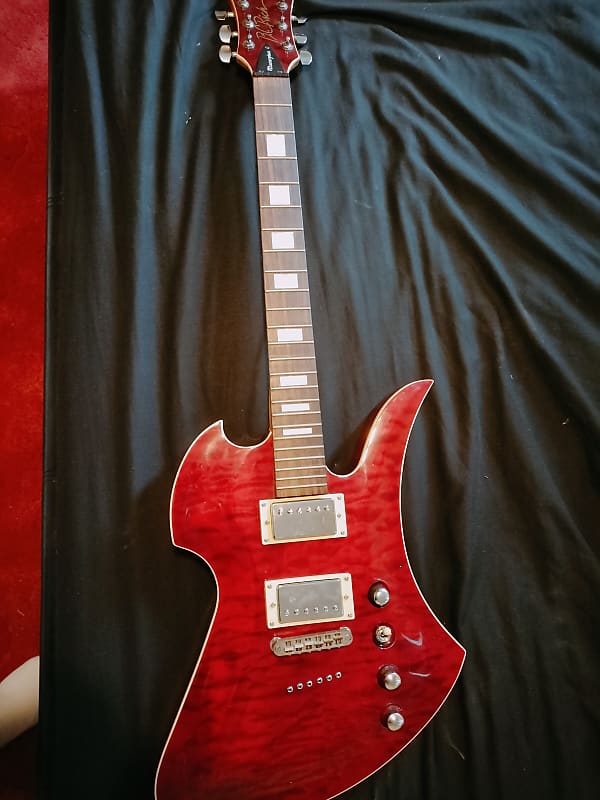 B.C. Rich Mockingbird masterpiece - Quilted red top with cream binding