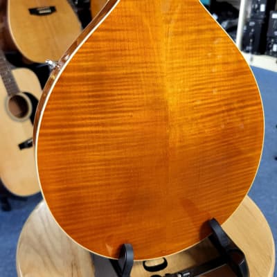 Kentucky KM-272 Deluxe Oval Hole A-Style Mandolin image 3