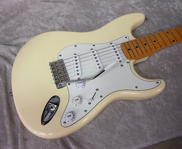 Xaviere Strat Stratocaster electric guitar in cream finish