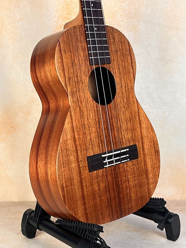 Kamaka HF-4 Baritone Ukulele