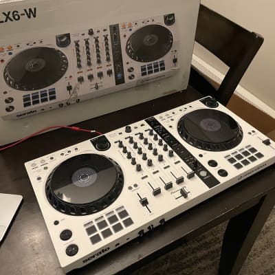Introducing the limited-edition DDJ-FLX6-W with stylish