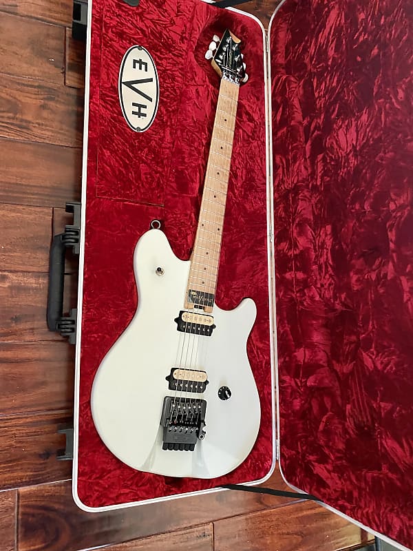 PEAVEY EVH WOLFGANG SPECIAL USA製　アイボリー Peavey EVH Wolfgang Special Red Burst – Chicago Music Exchange