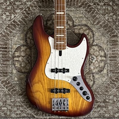 Sire Marcus Miller V8 4-String Bass, Roasted Maple Fretboard