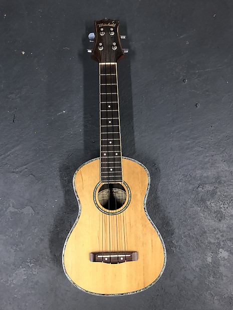 Mitchell ukulele shop mu70