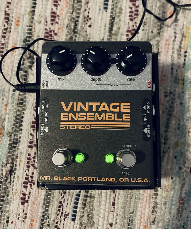 Mr. Black Stereo Vintage Ensemble