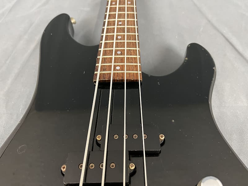 Fernandes Limited Edition Bass MIJ Dinky Headstock Medium Fernandes Limited Edition Bass MIJ Dinky Headstock Medium