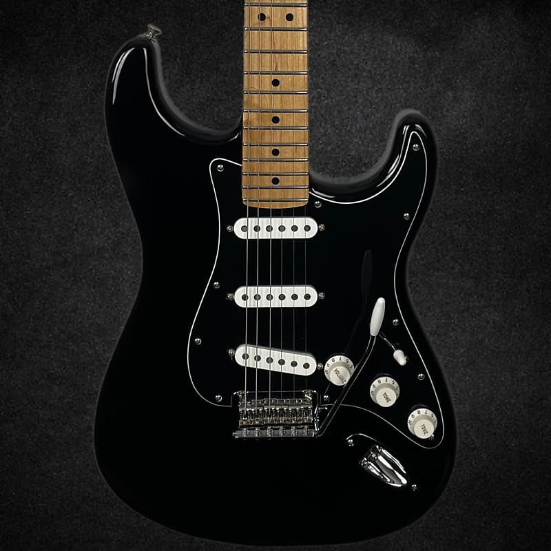 Fender Player Series Stratocaster in Black with Maple Neck