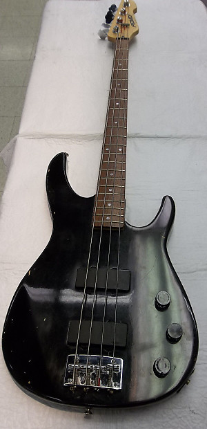 Vintage peavey hot sale bass guitar