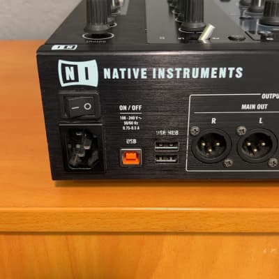 Native Instruments Traktor Kontrol Z2 2010s - Black image 9
