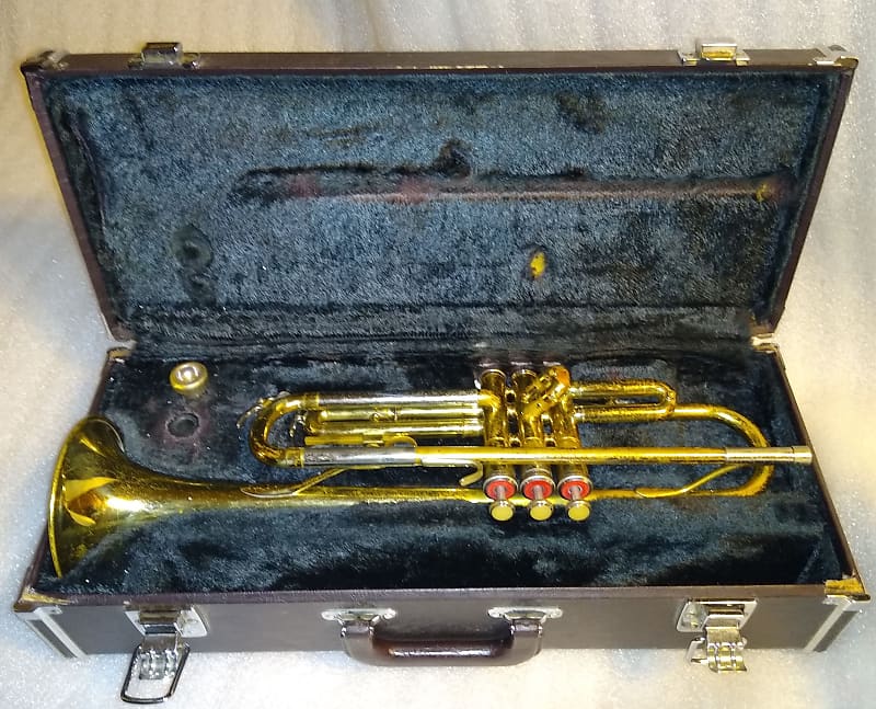 Yamaha YTR-232 Trumpet, Japan, Brass with case and mouthpiece image 1
