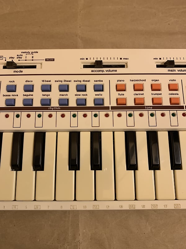 Casio PT-31☆セミアナログ式シンセサイザー☆昭和レトロ☆日本製☆ Casio PT-31☆セミアナログ式シンセサイザー☆昭和レトロ☆日本