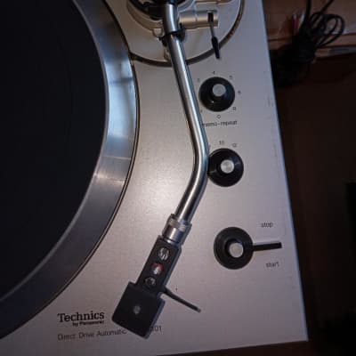 Technics SL 1301 direct drive turntable in excellent condition image 2
