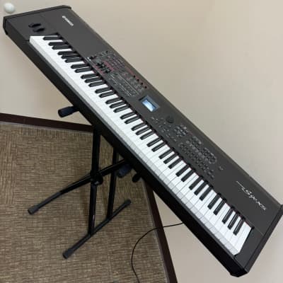 Yamaha S90XS Music Synthesizer Keyboard
