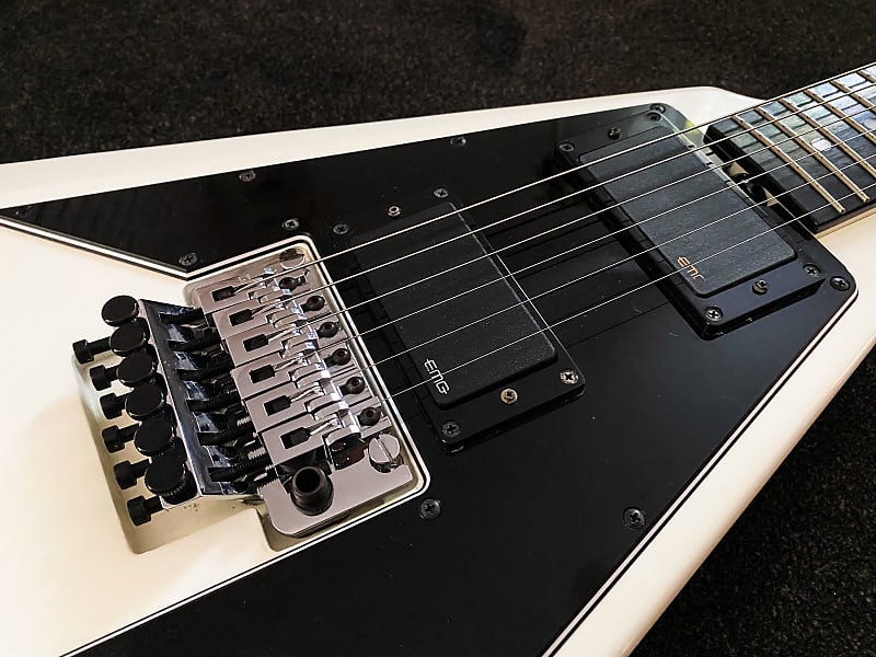 Made by ESP Killer KG Wishbone V Snow White - MINT condition - Gibson  Flying V vibe with Floyd Rose