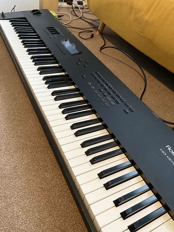 Roland A-80 88-Key MIDI Keyboard Controller 1989 - 1995 - Black
