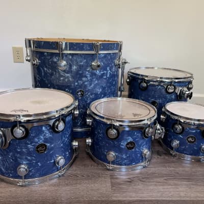 Siri DW Collectors 2002 - Pusaran BiruSiri DW Collectors 2002 - Pusaran Biru  