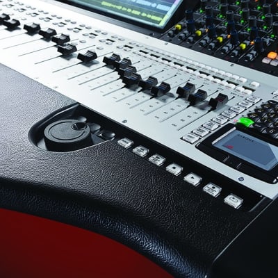 Neve Genesys Black 32 Console Package imagen 6