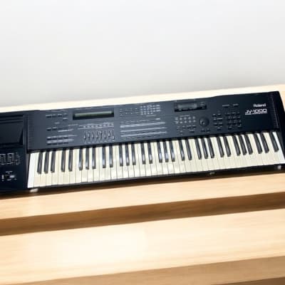 Roland JV-1000 76-Key Music Workstation 1993 - 1995 - Black( 6893 )