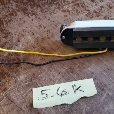 1992 Fender Squier Stratocaster middle pickup image 3