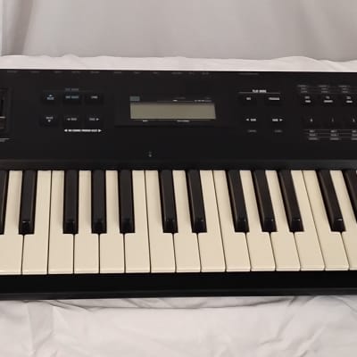 Alesis QS7.1 Keyboard Synthesizer