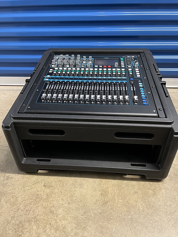 Allen & Heath Qu16 in SKB rolling case with dust cover | Reverb