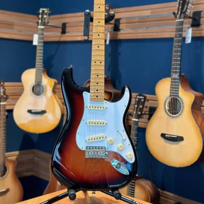 Fender Jimi Hendrix Stratocaster 2023 - 3 Tone Sunburst with Maple Fingerboard image 1