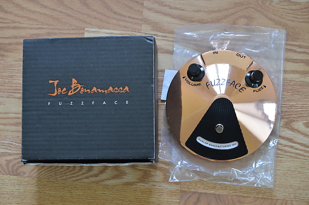 Dunlop Joe Bonamassa Fuzz Face Limited Edition Gold