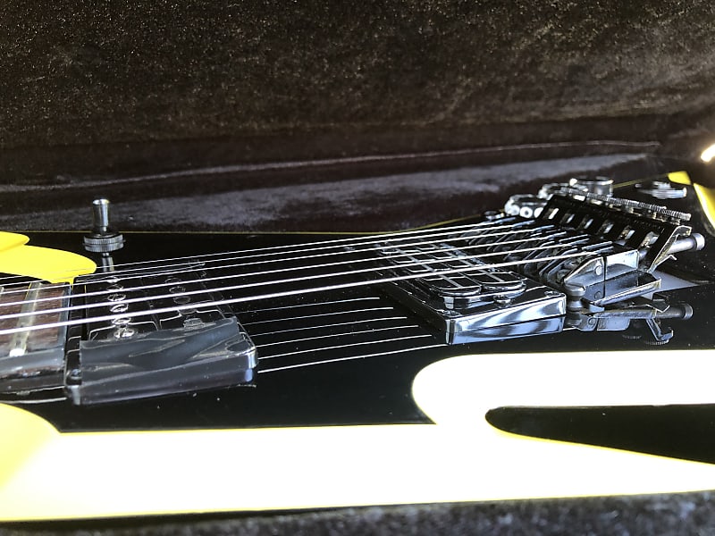 DEAN RAZORBACK 黒/黄色 ハードケース付き DEAN RAZORBACK 黒/黄色 ハードケース付き