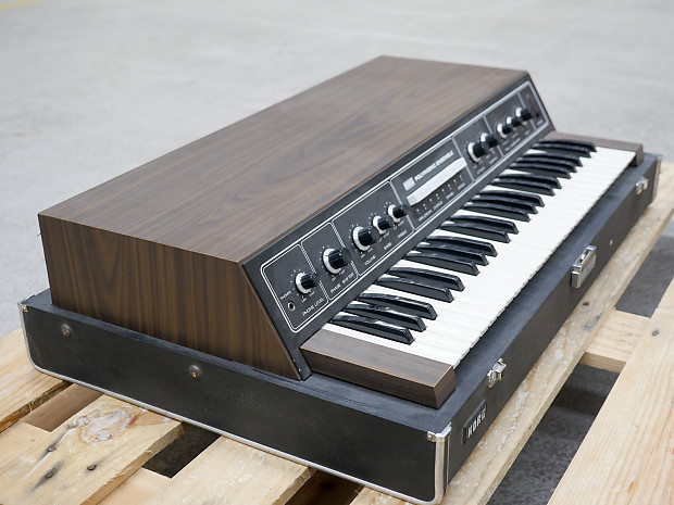 KORG PE-2000 ビンテージ 70s Korg Polyphonic Ensemble PE-2000 - YouTube