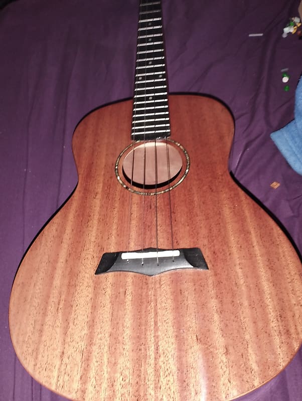 Snail 2024 baritone ukulele