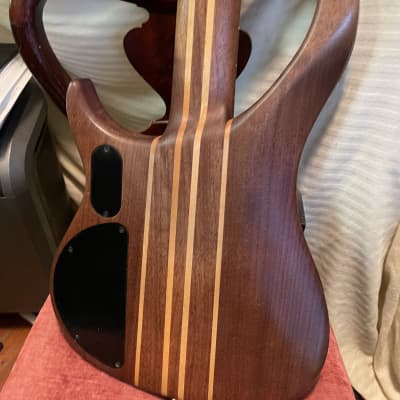 peavey  cirrus 5 string bass guitar walnut image 8