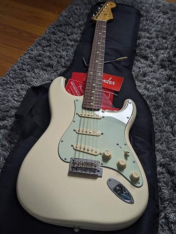 Fender Vintera '60s Stratocaster Modified with Pau Ferro Fretboard 2019 - Present - Olympic White image 1